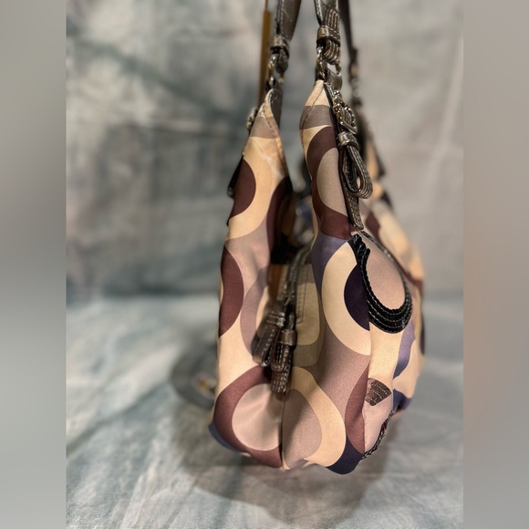 Coach Madison Graphic Op Art Bag - Picture 4 of 13